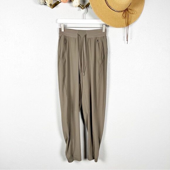 Lululemon License To Train High-Rise Pant in Nomad Size 4 - Picture 3 of 13